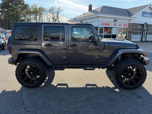 Used 2016 Jeep Wrangler Unlimited Sahara AWD/4WD image 6