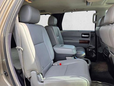 Used 2014 Toyota Sequoia Platinum RWD image 20