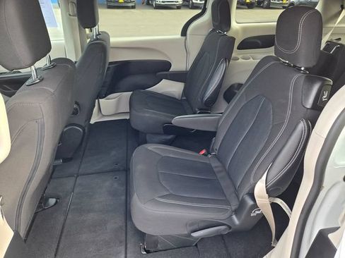 Used 2024 Chrysler Voyager LX FWD image 9