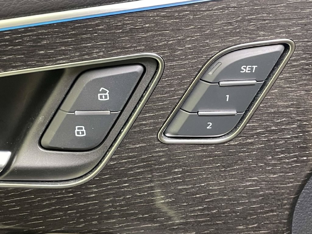 Certified 2025 Audi Q8 Prestige AWD/4WD image 36