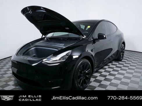 Used 2022 Tesla Model Y Long Range image 8