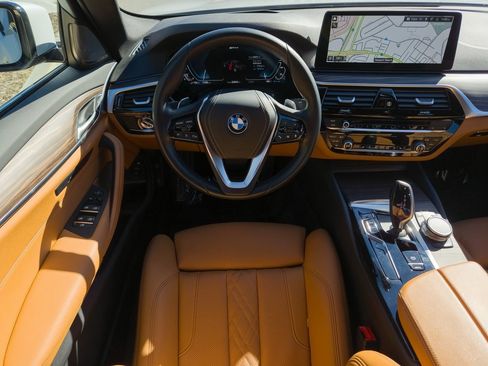 Used 2023 BMW 530e w/ Premium Package image 22