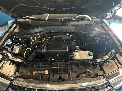 Used 2020 Ford Explorer XLT w/ Equipment Group 202A AWD/4WD image 25