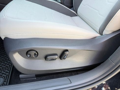 New 2026 Volkswagen Taos SE AWD/4WD image 28