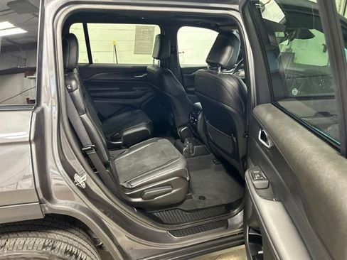 Used 2025 Jeep Grand Cherokee L Altitude AWD/4WD image 19