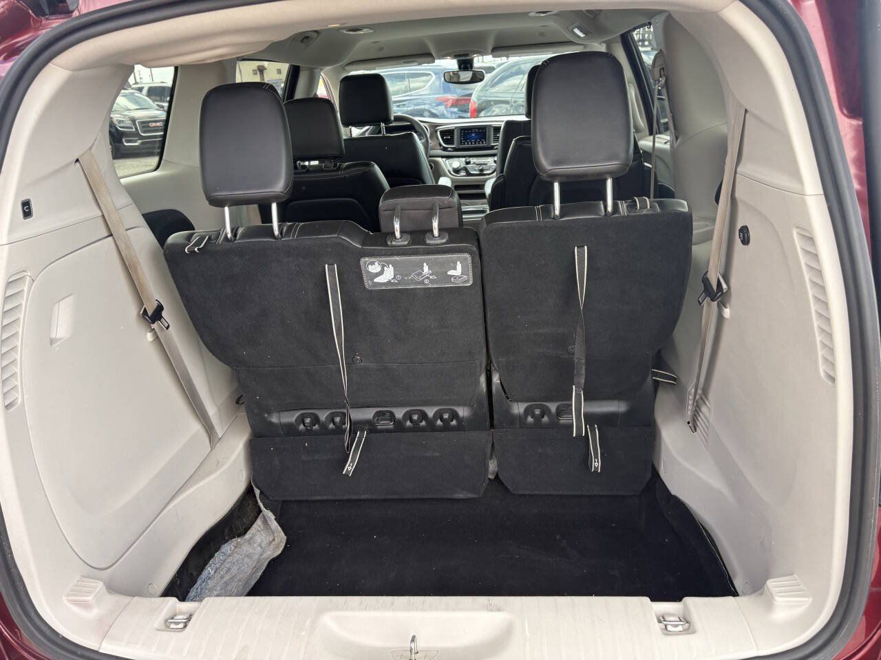 Used 2020 Chrysler Voyager Lxi FWD image 16