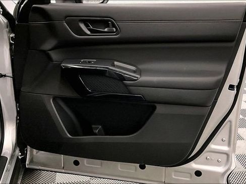 New 2025 Nissan Pathfinder SV image 31