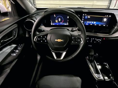 Certified 2024 Chevrolet Trax LT w/ Driver Confidence Package FWD image 18