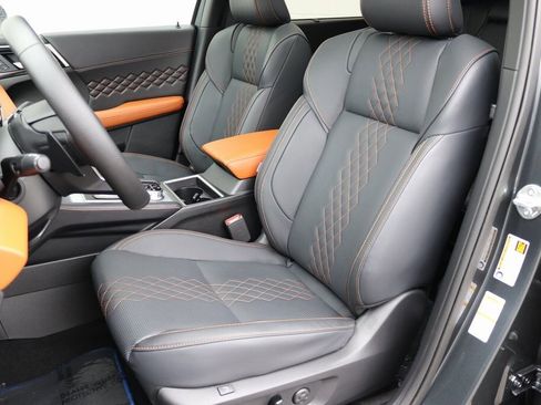 Used 2025 Mitsubishi Outlander SEL image 3