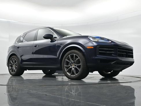 Certified 2024 Porsche Cayenne AWD/4WD image 21