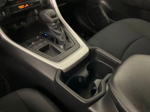 Used 2020 Toyota RAV4 LE image 17