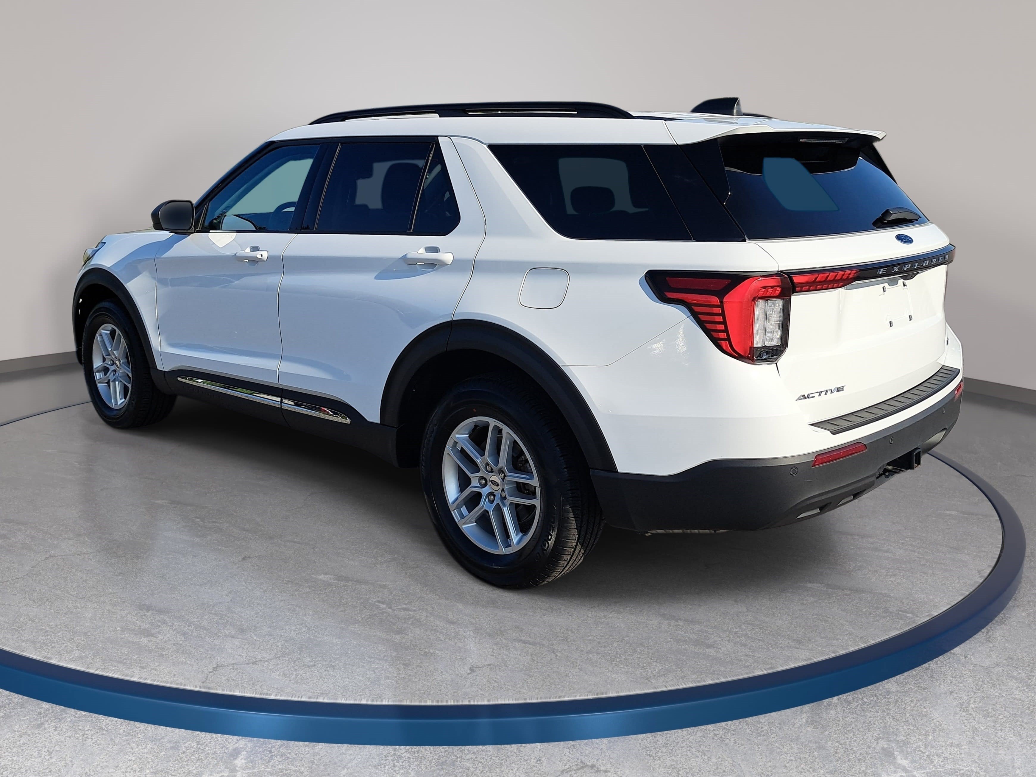 Used 2025 Ford Explorer Active AWD/4WD image 7