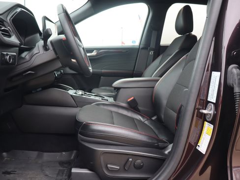 Used 2023 Ford Escape ST-Line w/ Tech Pack #1 image 9