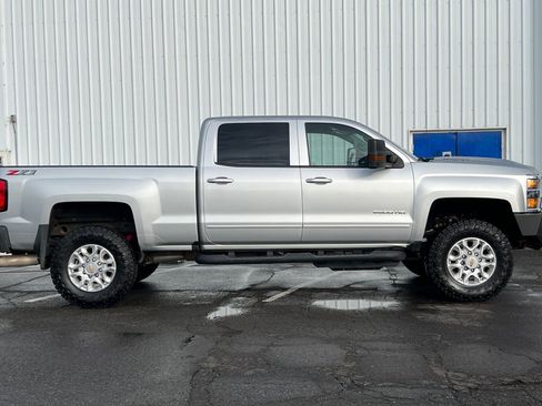 Used 2019 Chevrolet Silverado 2500 LT w/ LT Convenience Package image 3