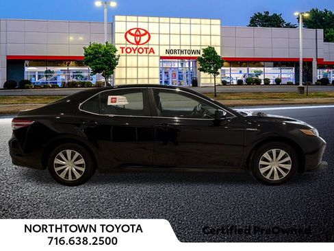 Used 2020 Toyota Camry LE image 35