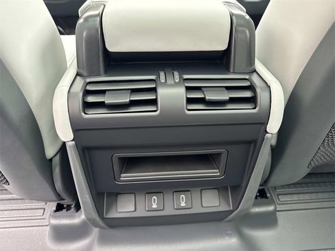 New 2026 Land Rover Defender 110 X-Dynamic SE image 15