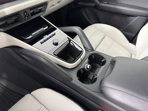 New 2026 Porsche Cayenne image 30