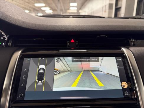 Used 2023 Land Rover Discovery Sport SE image 13