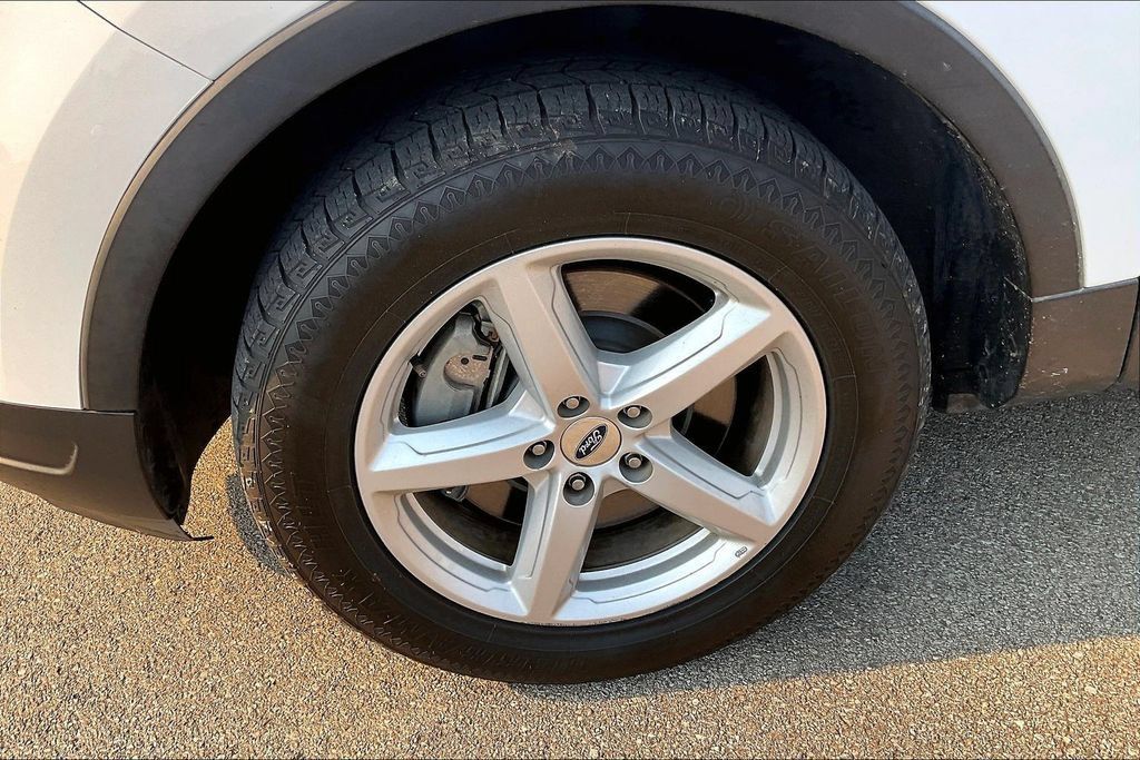 Used 2018 Ford Explorer XLT w/ Equipment Group 201A FWD image 8
