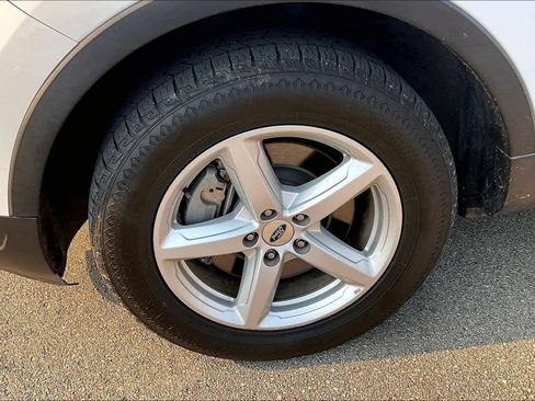 Used 2018 Ford Explorer XLT w/ Equipment Group 201A FWD image 8
