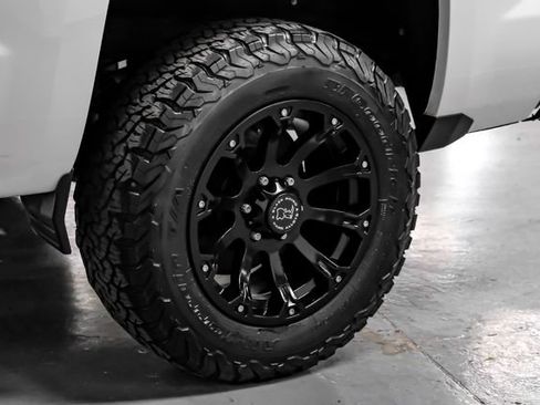 Used 2018 Chevrolet Silverado 1500 LT w/ All Star Edition image 61