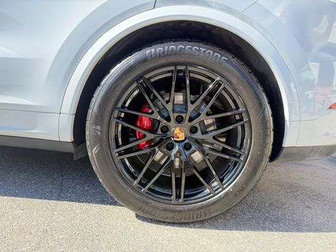 Used 2024 Porsche Cayenne S AWD/4WD image 39