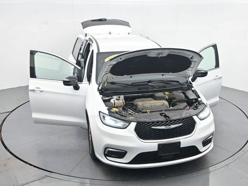 Used 2025 Chrysler Pacifica Select FWD image 40