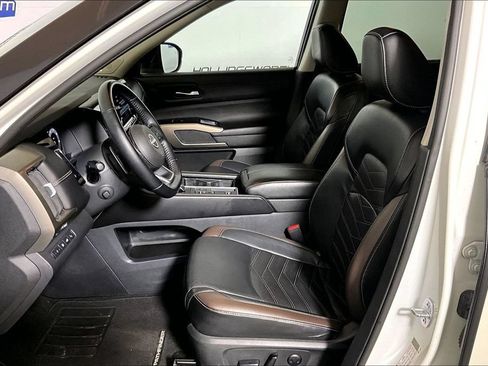 Used 2023 Nissan Pathfinder Platinum w/ Lighting Package (N93) FWD image 20