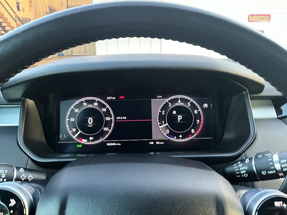 Used 2020 Land Rover Discovery Landmark AWD/4WD image 17