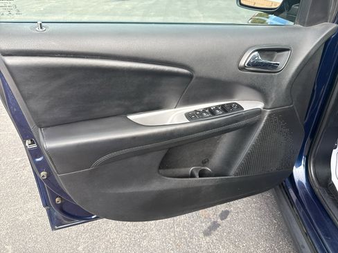 Used 2017 Dodge Journey SXT w/ Comfort/Convenience Group image 10