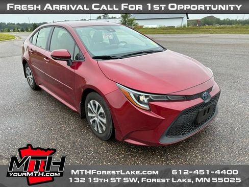 Used 2022 Toyota Corolla LE FWD image 2