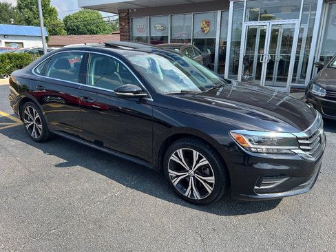 Used 2021 Volkswagen Passat 2.0T SE FWD image 4