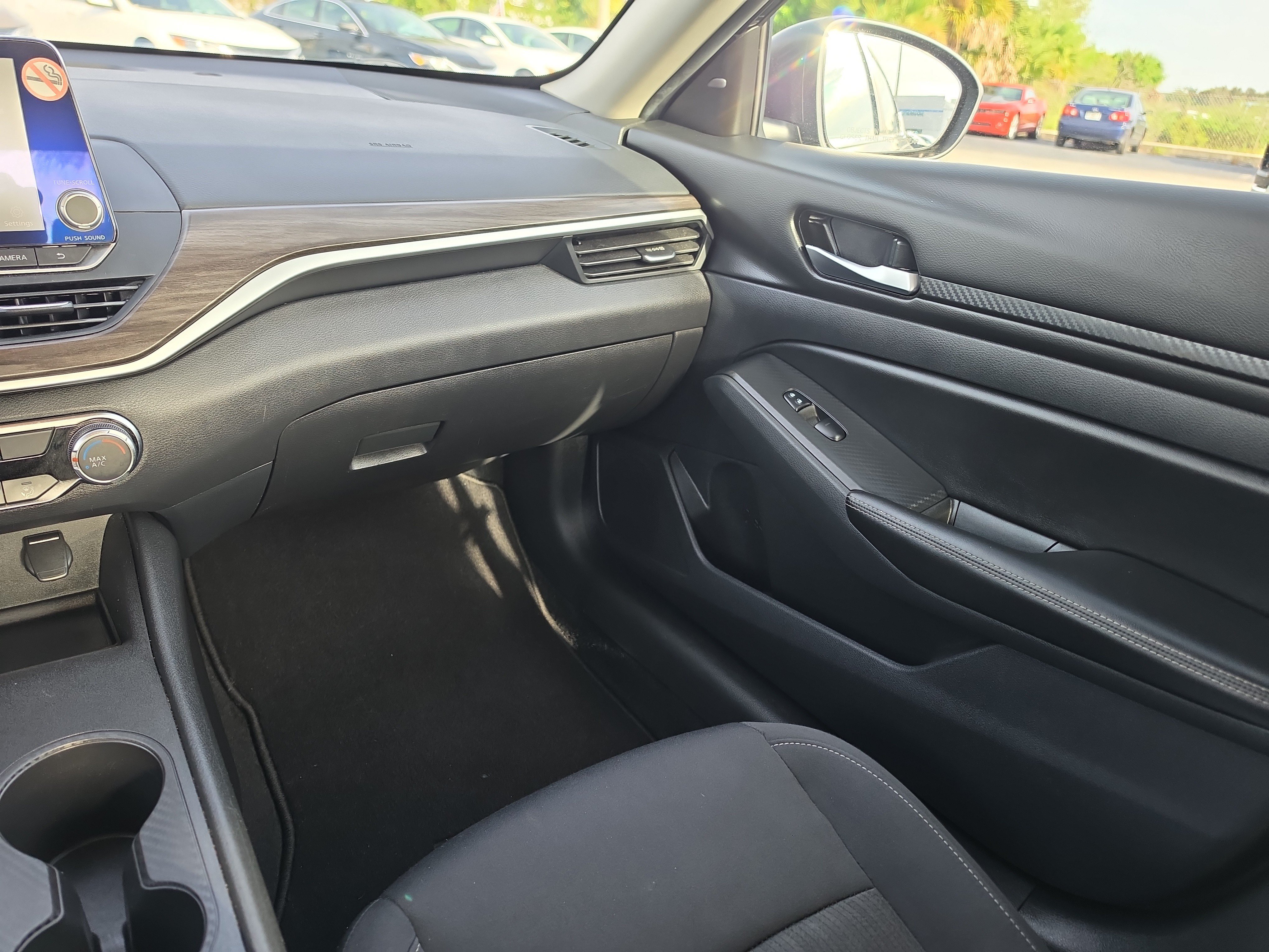 Used 2025 Nissan Altima 2.5 SV FWD image 9