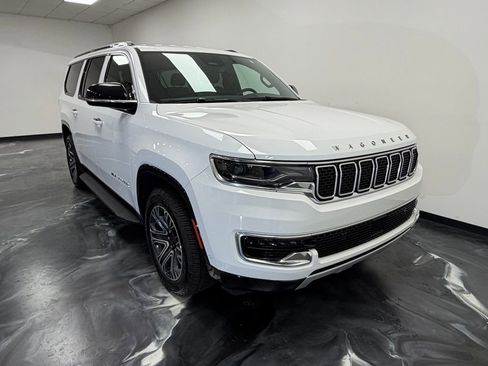 Used 2024 Jeep Wagoneer L Series II w/ Flexible Seating Group image 19