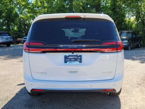 New 2027 Chrysler Pacifica Limited w/ Family Tech Group AWD/4WD image 14