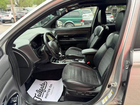 Used 2020 Mitsubishi Outlander SE FWD image 10