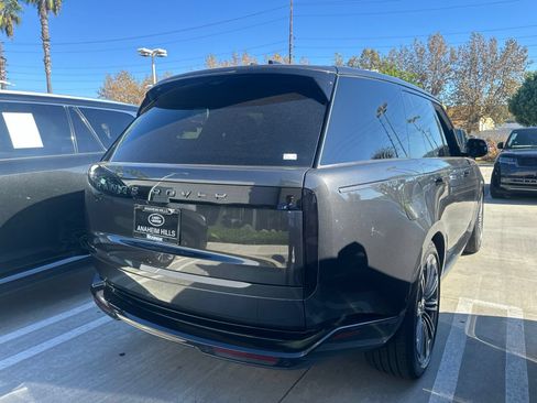Certified 2025 Land Rover Range Rover SE AWD/4WD image 3