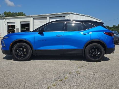 Used 2025 Chevrolet Blazer LT w/ Midnight/Sport Edition FWD image 2