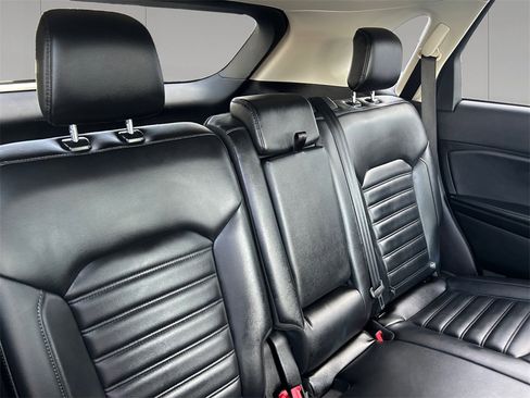 Used 2023 Ford Edge SEL image 18