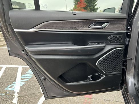 Used 2023 Jeep Grand Cherokee L Limited w/ Luxury Tech Group II image 28