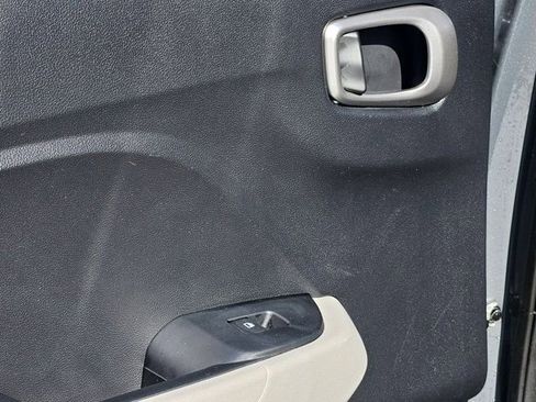 Used 2025 Hyundai Venue SEL image 25