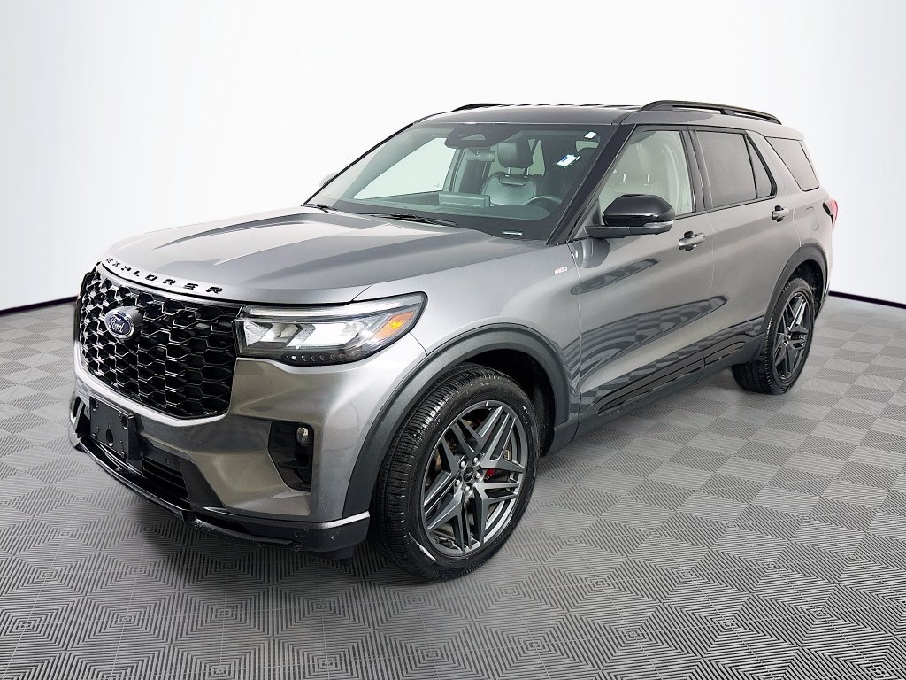 Used 2025 Ford Explorer ST-Line w/ ST-Line Street Pack AWD/4WD image 3