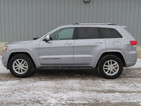 Used 2017 Jeep Grand Cherokee Overland w/ Jeep Active Safety Group image 10