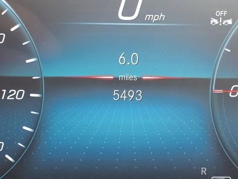 Used 2023 Mercedes-Benz EQB 300 4MATIC image 43