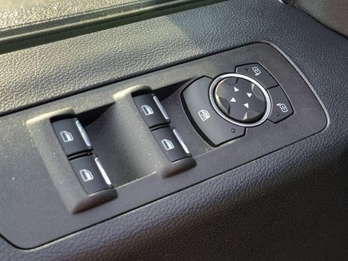 Used 2019 Ford F150 XLT w/ Equipment Group 302A Luxury AWD/4WD image 18