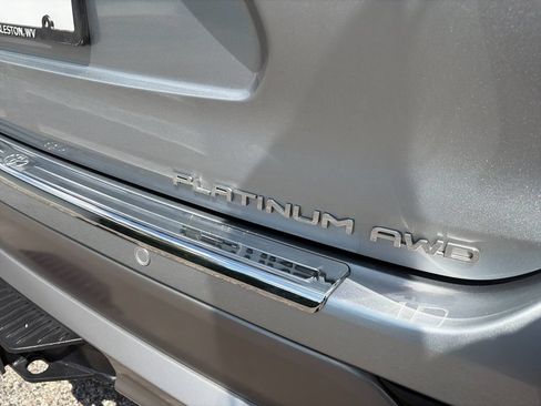 Used 2025 Toyota Highlander Platinum AWD/4WD image 34