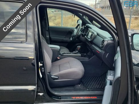 Used 2017 Toyota Tacoma TRD Off-Road image 10