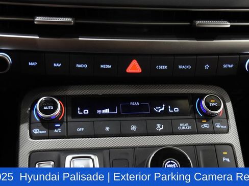 Used 2025 Hyundai Palisade SEL FWD image 17