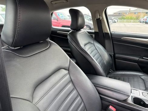 Used 2018 Ford Fusion SE w/ Fusion SE Technology Package FWD image 23