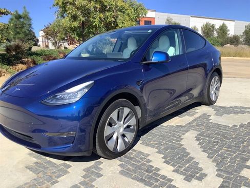 Used 2020 Tesla Model Y Long Range image 7